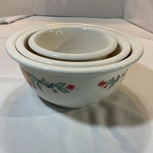 Corelle (x3) Glass Mixing Bowls with Flower Accents, Nesting White